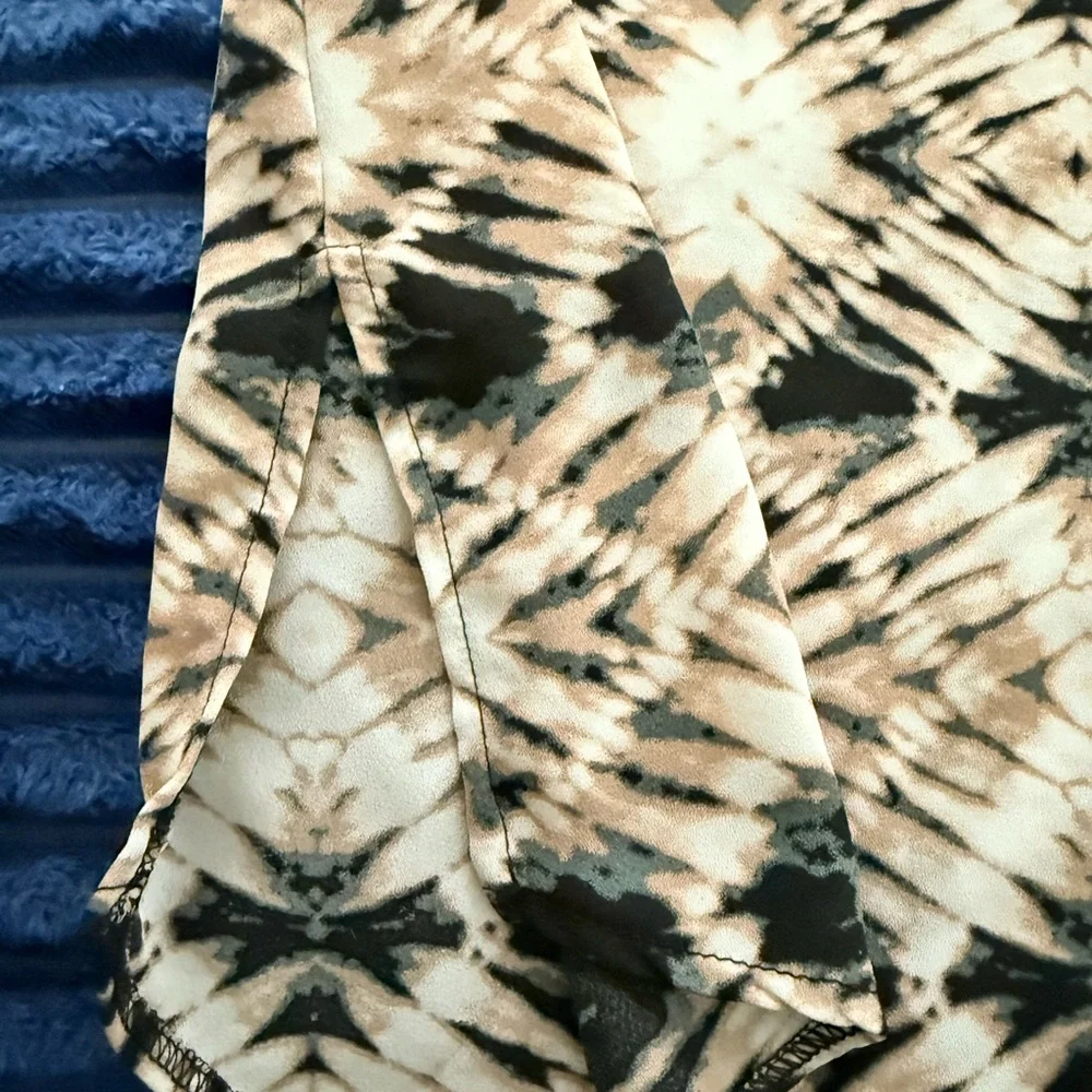 Pink Rose Abstract Pattern Top - Picture 3 of 7